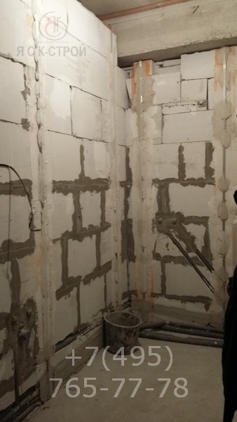 В этой ванной комнате подготовили стены для штукатурных работ